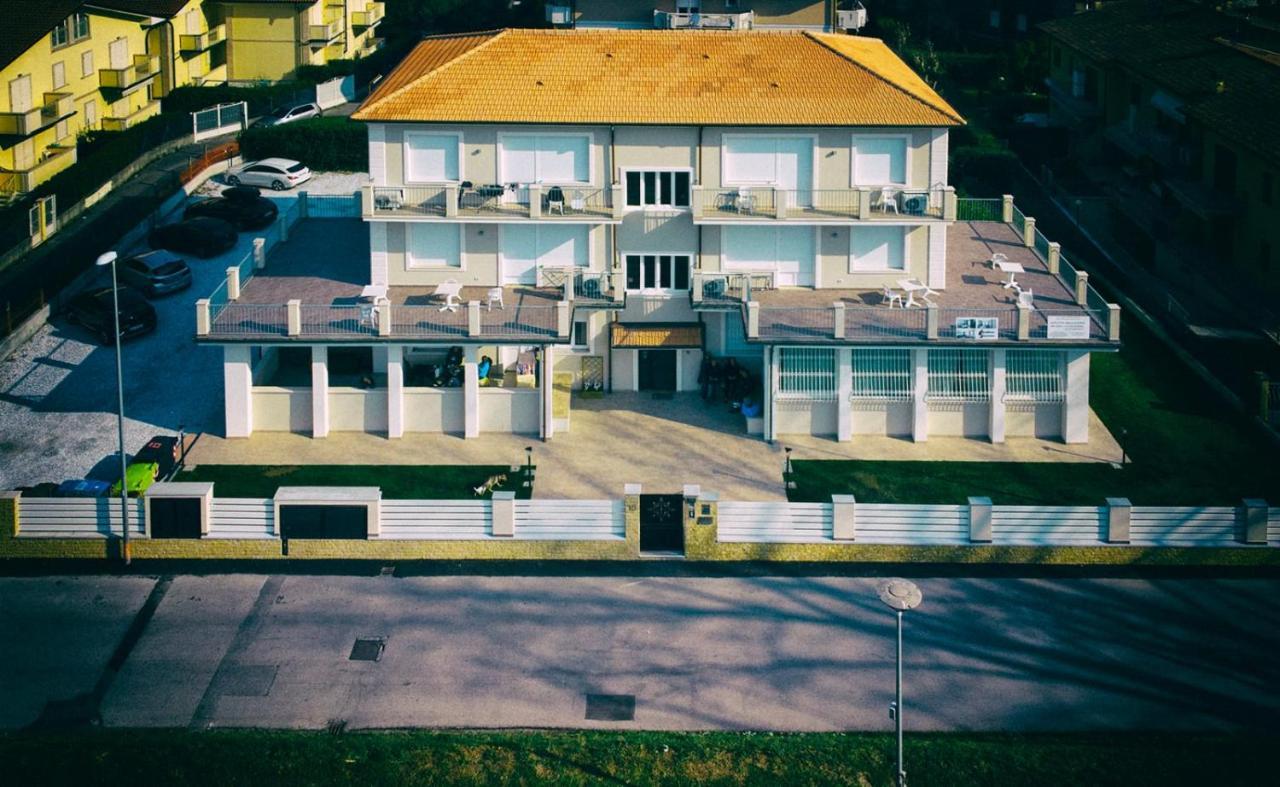 Residence Deamarina Marina di Massa Zewnętrze zdjęcie