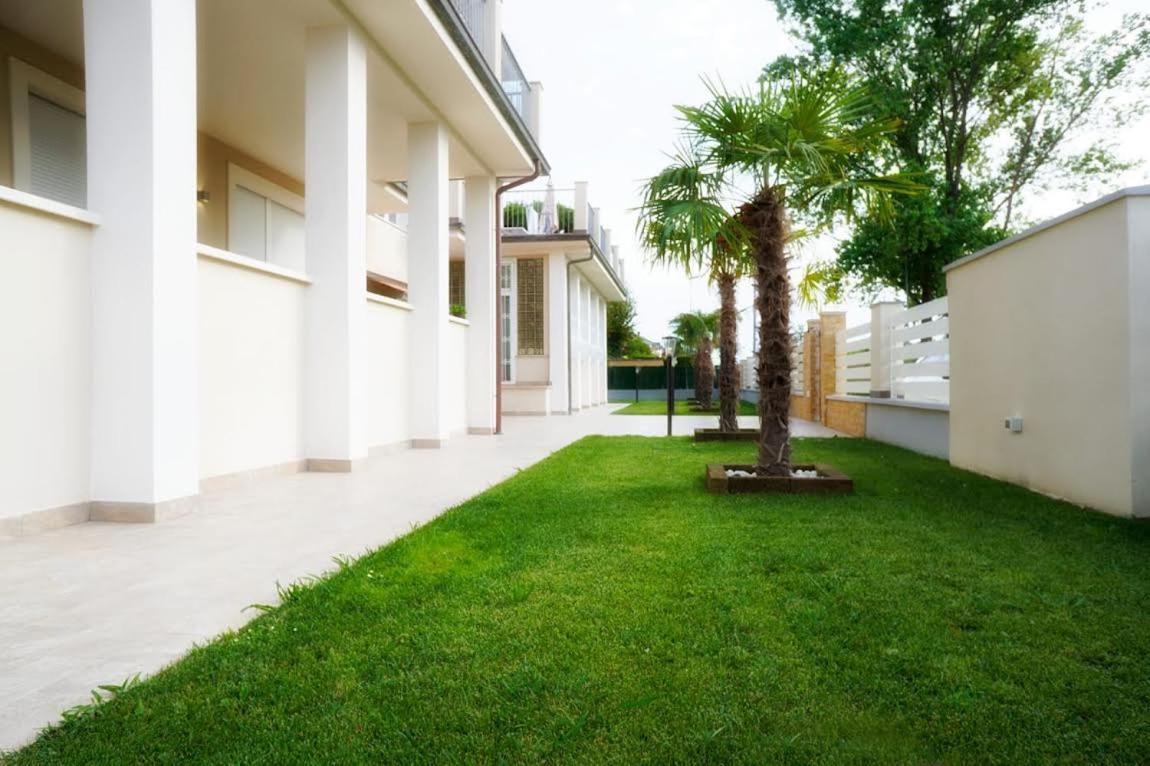 Residence Deamarina Marina di Massa Zewnętrze zdjęcie