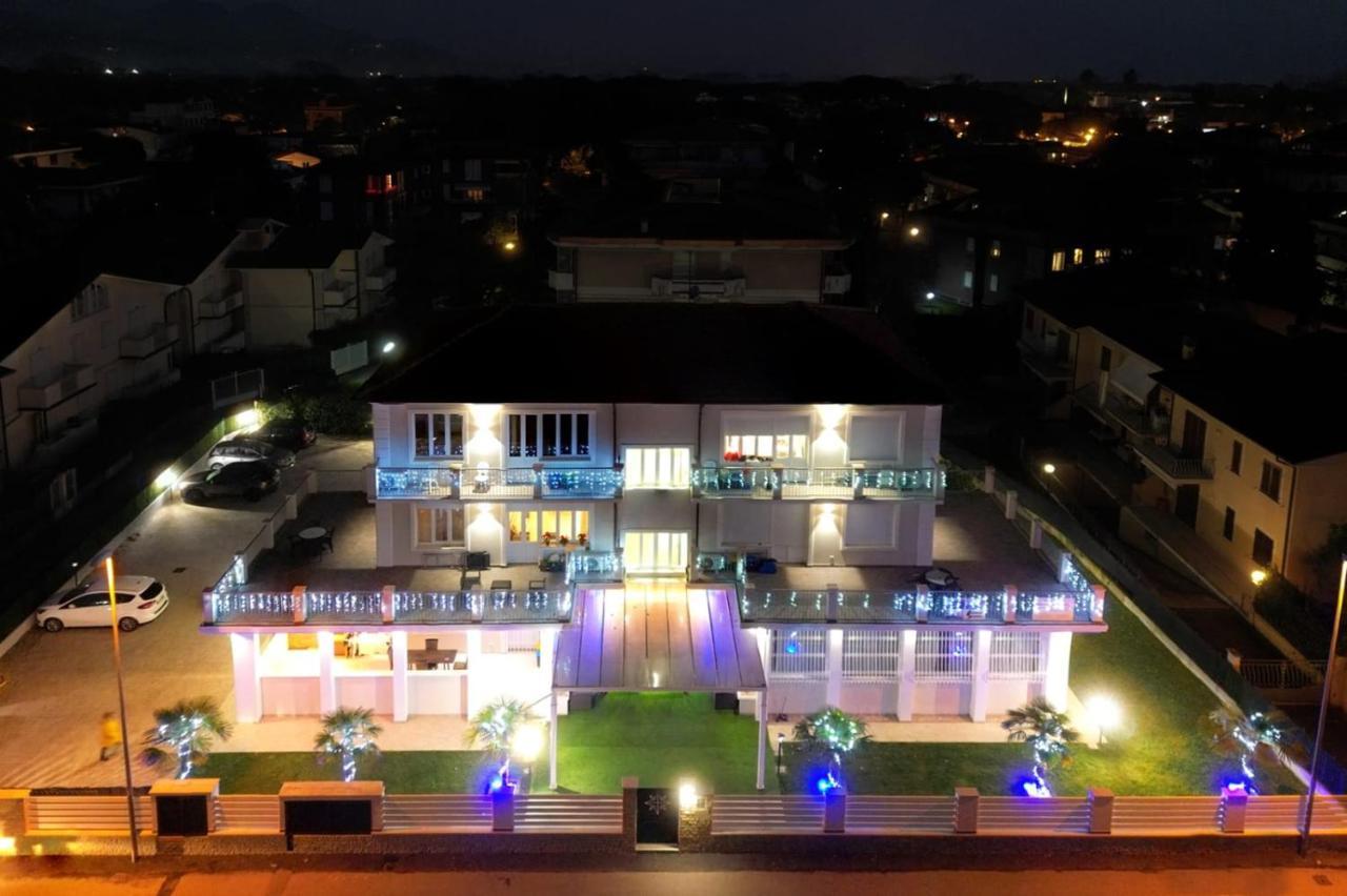 Residence Deamarina Marina di Massa Zewnętrze zdjęcie