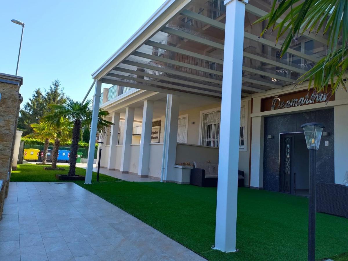 Residence Deamarina Marina di Massa Zewnętrze zdjęcie